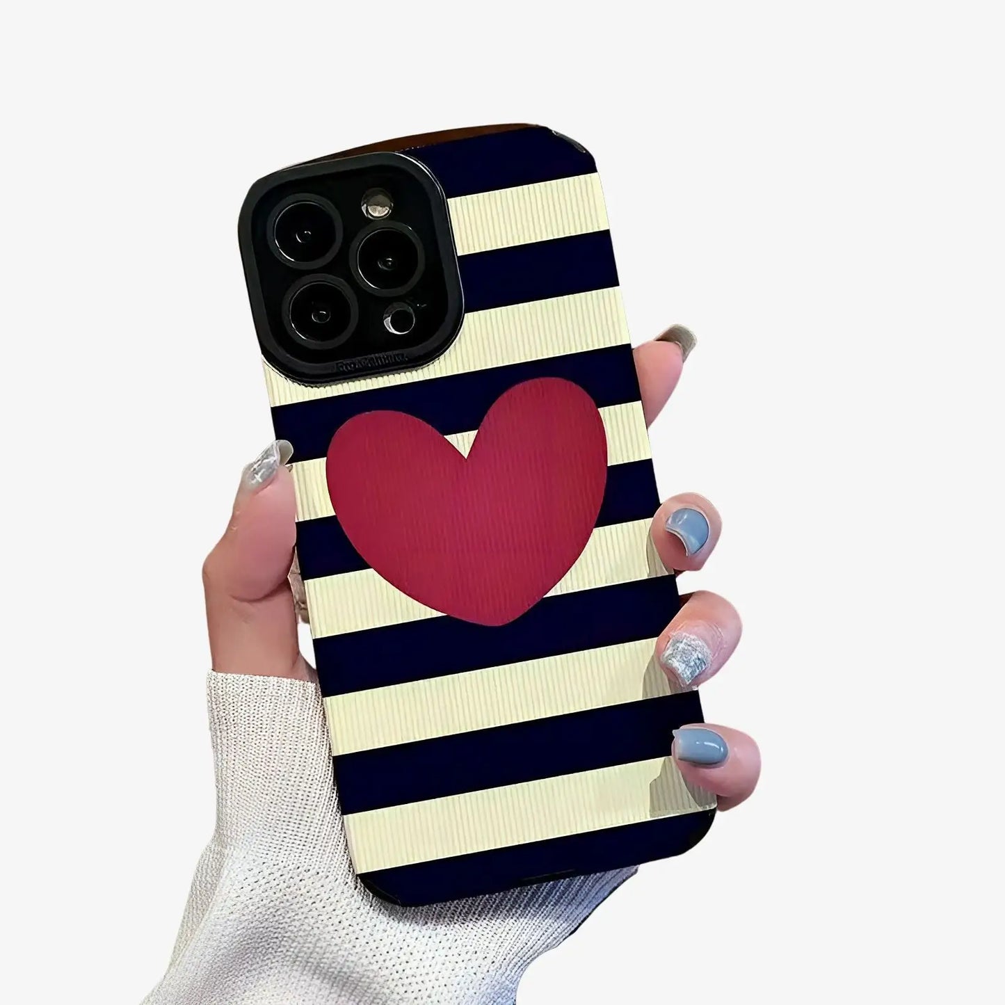 Coque iPhone rayure noir et blanc avec gros coeur centré