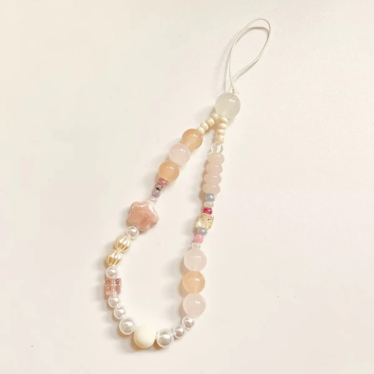 Bracelet pendentif pour téléphone en acrylique perlée | Salomé